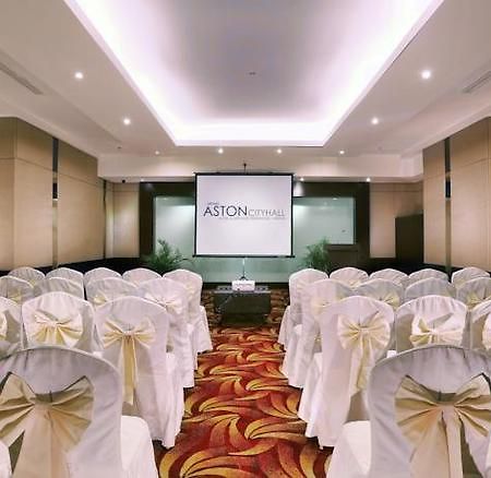 Grand Aston City Hall Medan Bagian luar foto