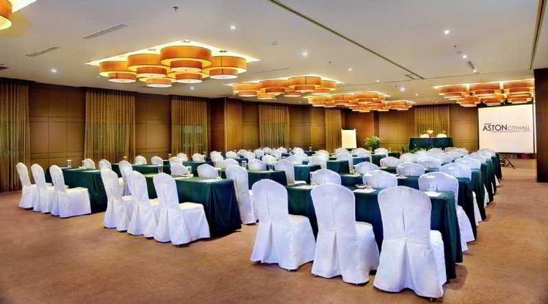 Grand Aston City Hall Medan Bagian luar foto