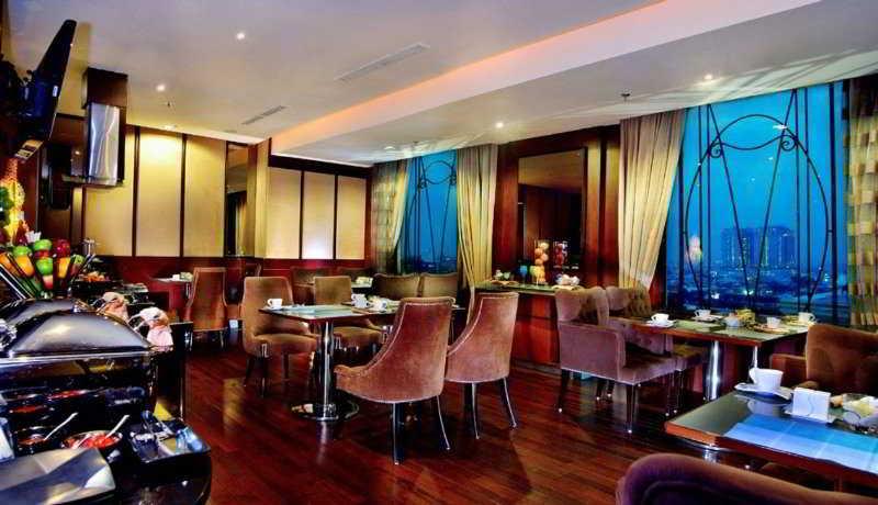 Grand Aston City Hall Medan Bagian luar foto