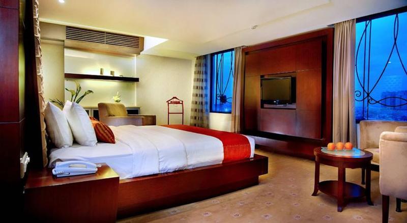 Grand Aston City Hall Medan Bagian luar foto