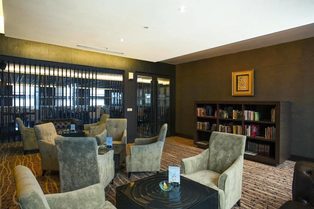 Grand Aston City Hall Medan Bagian luar foto