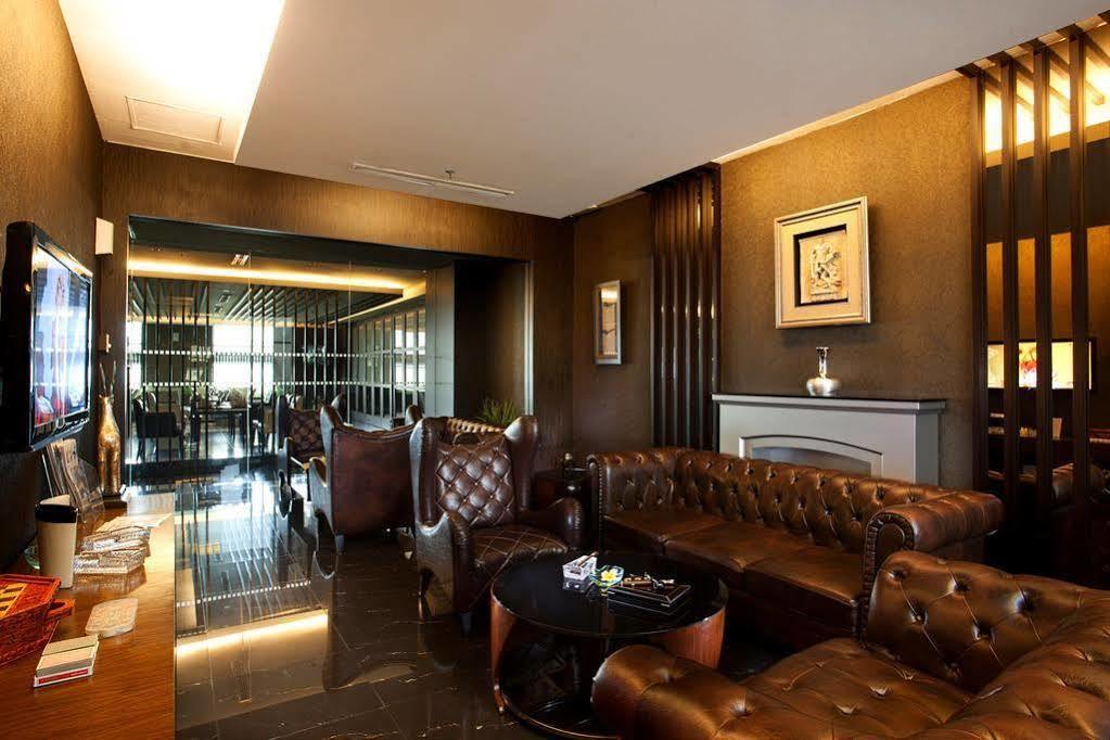 Grand Aston City Hall Medan Bagian luar foto