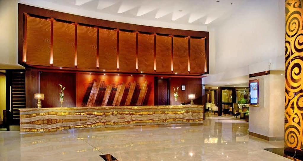 Grand Aston City Hall Medan Bagian luar foto