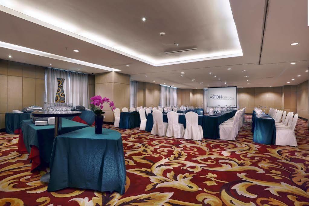 Grand Aston City Hall Medan Bagian luar foto