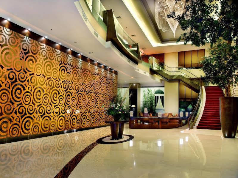 Grand Aston City Hall Medan Bagian luar foto