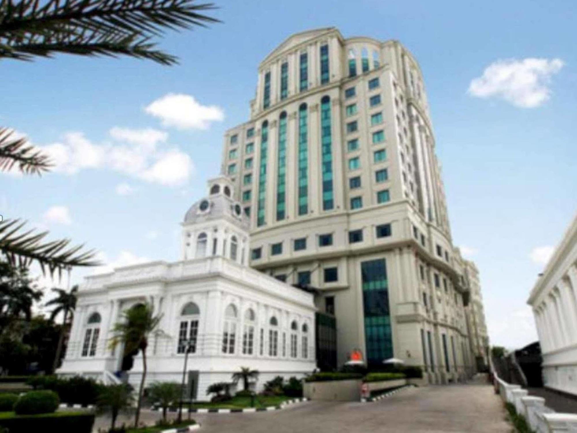 Grand Aston City Hall Medan Bagian luar foto
